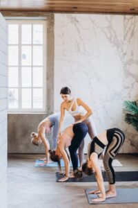 professeur de yoga